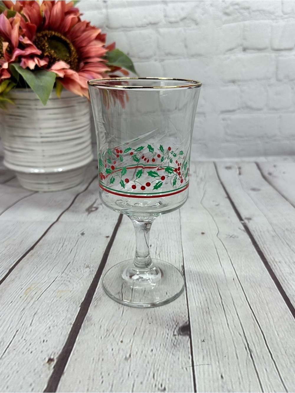 vtg 1986 arby's christmas collection Stemmed water goblet Glass holly berry